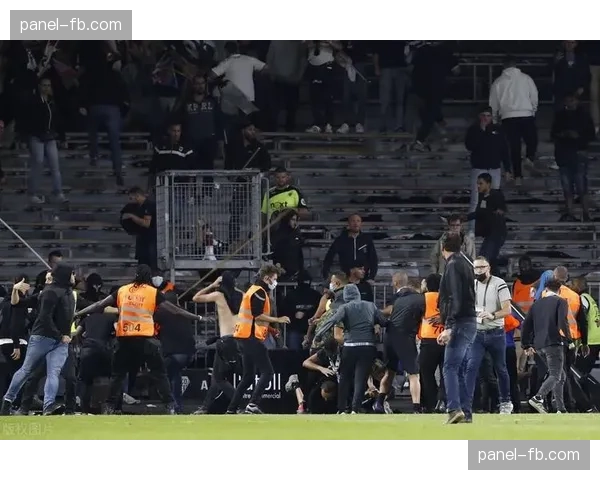 警方通报：在马赛德比赛后逮捕12名闹事球迷