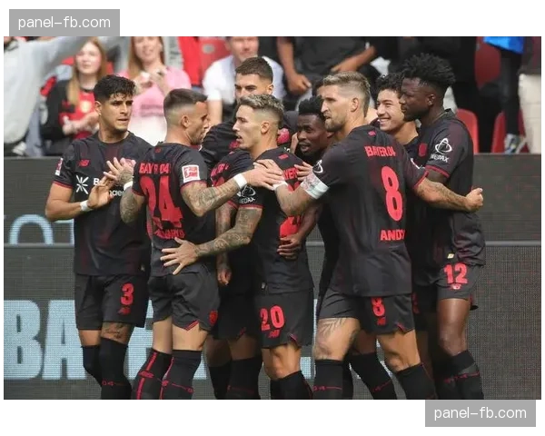 战术复盘：阿隆索的勒沃库森如何用三中卫体系限制巴黎圣日耳曼的边路冲击