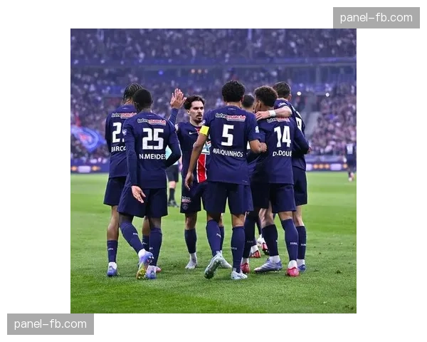 法国杯决赛半场结束，巴黎圣日耳曼1-0里尔，控球率仅45%
